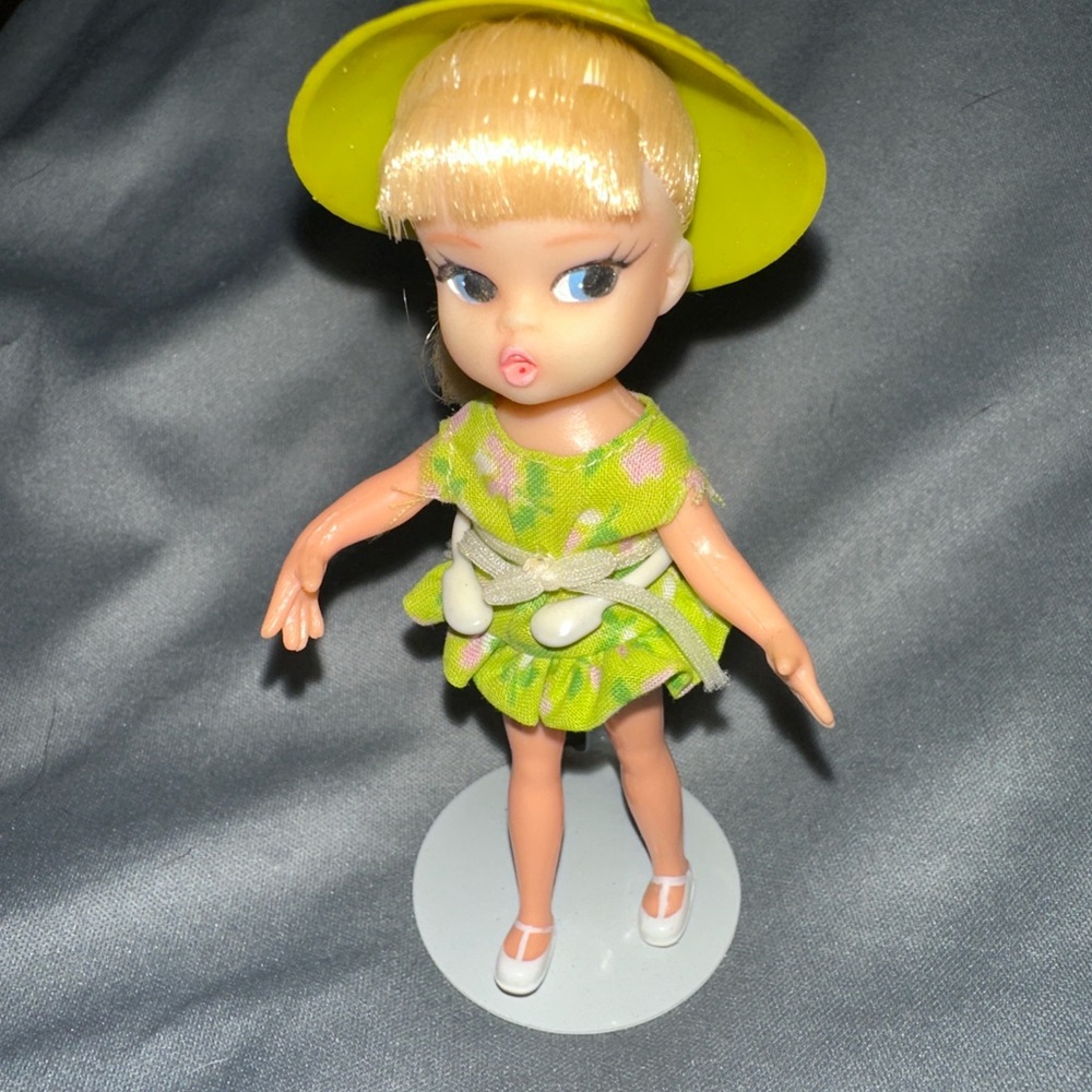 Vintage Hasbro Dolly Darling Doll ©1958 – Original Green Dress, Hat & Stand